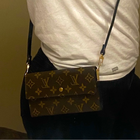 🇺🇸🖤🐻 Louis Vuitton Monogram Wallet Chain Crossbody Black interior - Picture 12 of 14